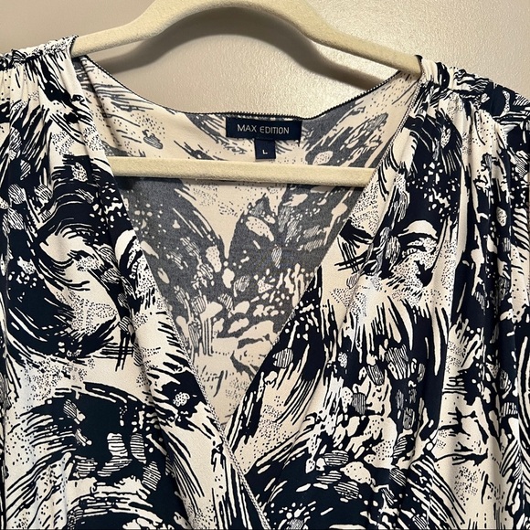 Kimono Style Size L (6-10) Cruise Wear, Work or Formal. Navy and Cream White. - Picture 5 of 8